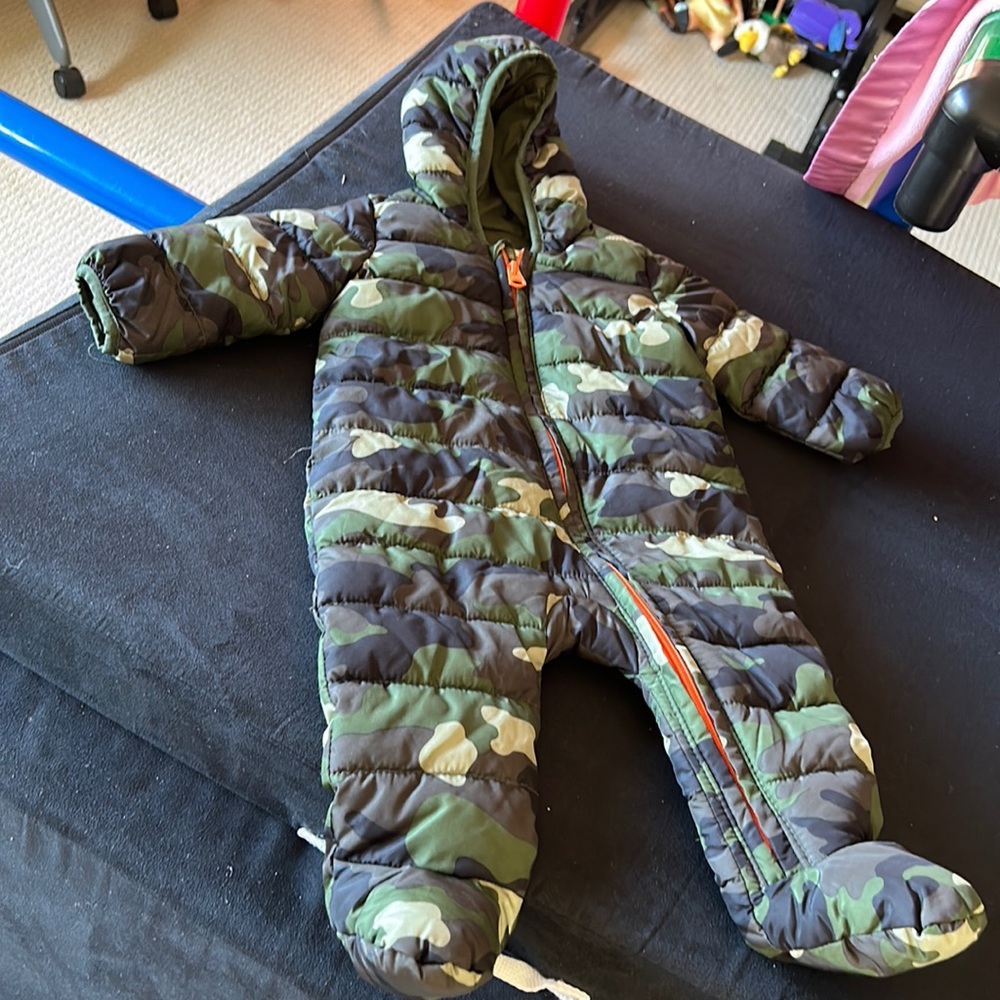 Gap Baby 6-12 months puffy jumpsuit